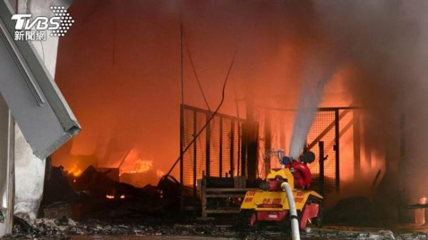 场外配资炒股 台湾超级电池工厂爆炸 浓烟冲天 16人受伤送医